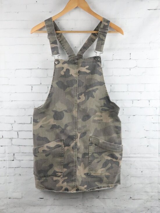 No Boundaries Dresses & Skirts - NO BOUNDARIES GREEN CAMO OVERALL MINI DRESS WITH POCKETS SIZE LARGE